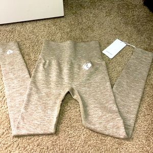 ❗️LAST CHANCE ❗️Women’s Best brand legging (NWT)